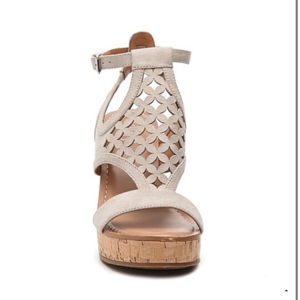 Franco sarto Cameron cutout wedges in taupe - size 8.5